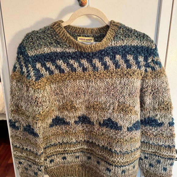 ERIKA Vintage Hand Knit Pattern Sweater - Picture 3 of 4